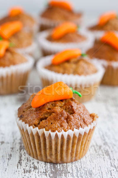 Foto d'archivio: Carota · focaccina · muffins · bianco · legno · tavola