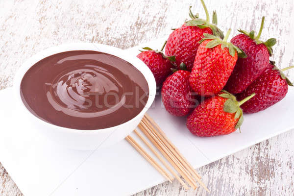 Schokolade Erdbeere weiß Holz Essen Hintergrund Stock foto © bernashafo