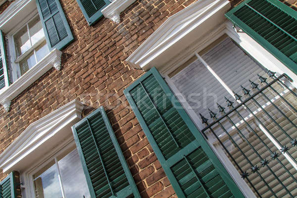 Stock foto: Stil · Haus · Fassade · grünen · Fenster · Fensterläden