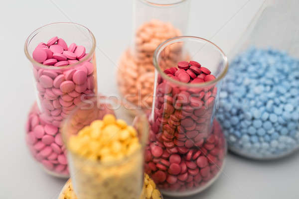 Wielobarwny pigułki szkła placebo pięć świetle Zdjęcia stock © bezikus