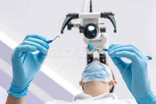 Stockfoto: Tandheelkundige · microscoop · afbeelding · tandarts · kliniek