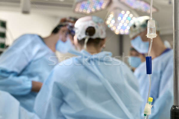 Ärzte OP-Saal Team Chirurgie tragen medizinischen Stock foto © bezikus