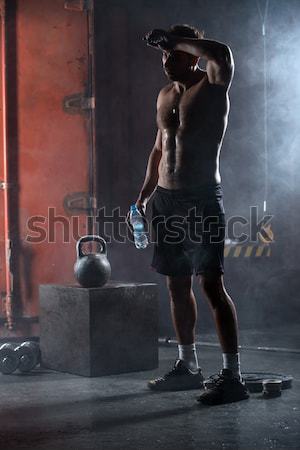 Frumos atlet kettlebells vedere înapoi Imagine de stoc © bezikus