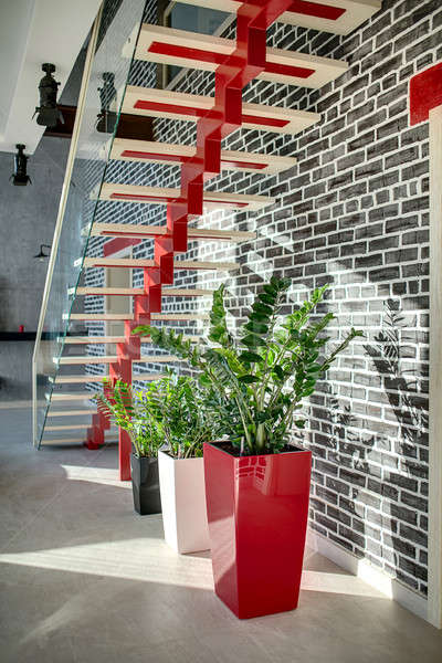 Elegante escalera moderna interior rojo luz Foto stock © bezikus
