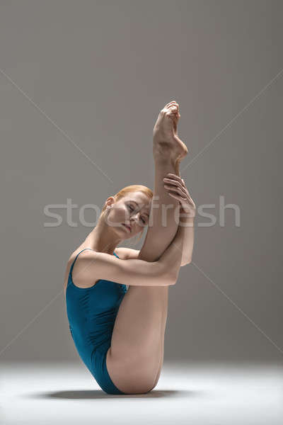 Blond ballerina studio verrukkelijk blootsvoets Stockfoto © bezikus