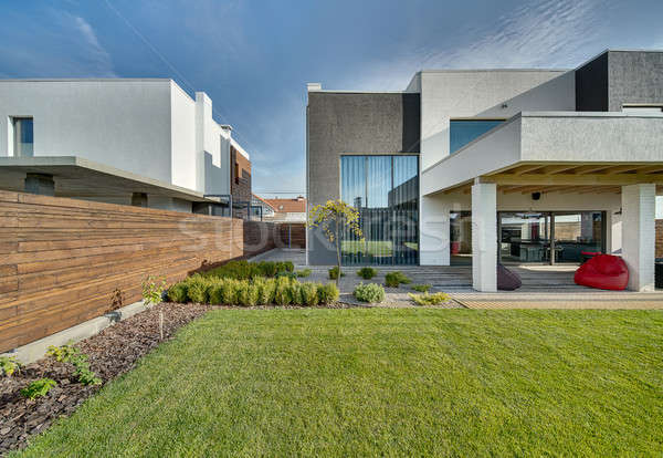 Land huis moderne stijl moderne groot gazon Stockfoto © bezikus