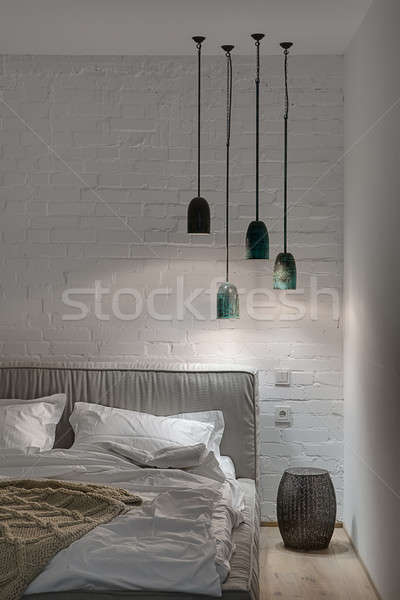 Quarto estilo moderno branco parede de tijolos piso cama Foto stock © bezikus