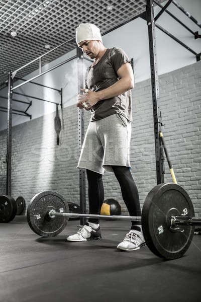 Crossfit exercício barbell bonito cara barba Foto stock © bezikus