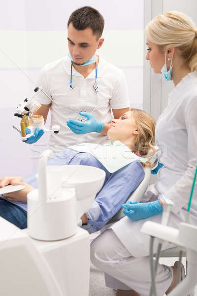 Foto stock: Moderna · dentales · clínica · jóvenes · dentista · de · trabajo