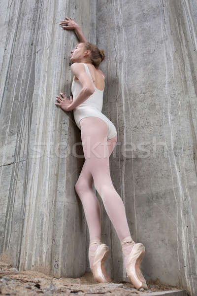 Ince balerin beton endüstriyel köprü kız Stok fotoğraf © bezikus
