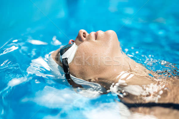 Menina nadar piscina horizontal foto Foto stock © bezikus