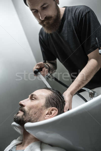 Lavagem cabeça satisfeito homem barba mentiras Foto stock © bezikus