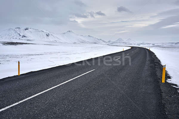 Vidék Izland kocsifelhajtó narancs útszéli hó Stock fotó © bezikus