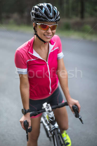 Feminino ciclista ao ar livre alegre menina bicicleta Foto stock © bezikus