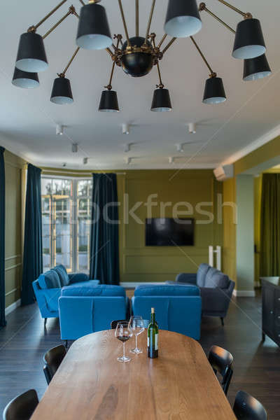 Stanza stile moderno sala da pranzo giallo muri piano Foto d'archivio © bezikus