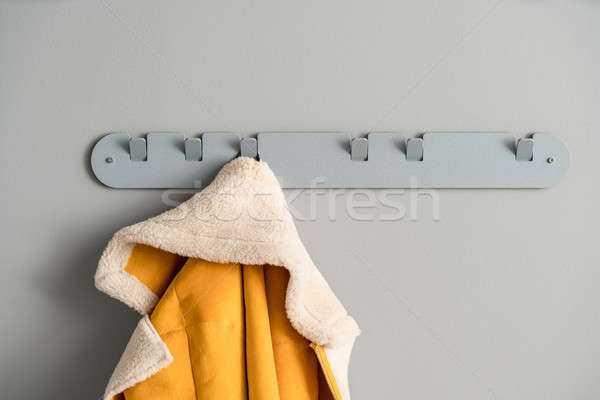 Metaal grijs hanger jas goud opknoping Stockfoto © bezikus