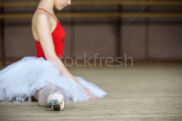 Ballerina giovani bella medicazione donna legno Foto d'archivio © bezikus