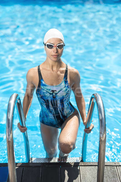 Menina nadar piscina atraente escada mãos Foto stock © bezikus