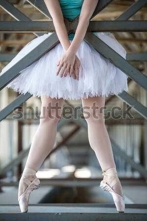 Zdjęcie nogi wdzięczny baleriny biały przemysłowych Zdjęcia stock © bezikus