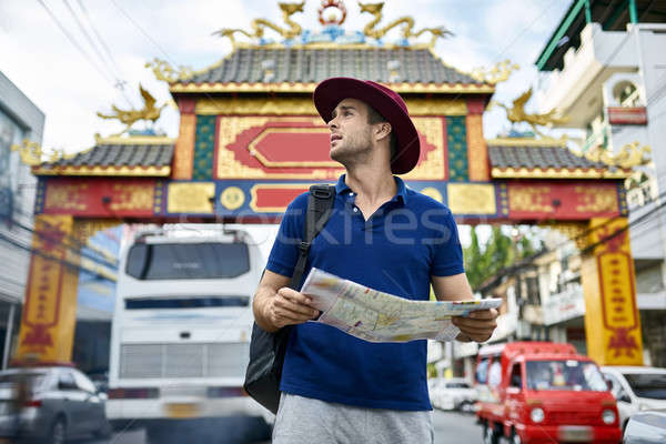 Podróżnik ulicy miasta turystycznych Pokaż ręce Zdjęcia stock © bezikus