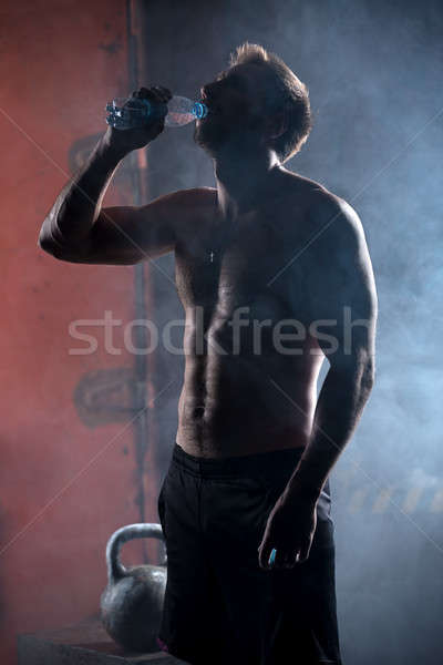Törik atléta sportoló ivóvíz üveg stúdiófelvétel Stock fotó © bezikus