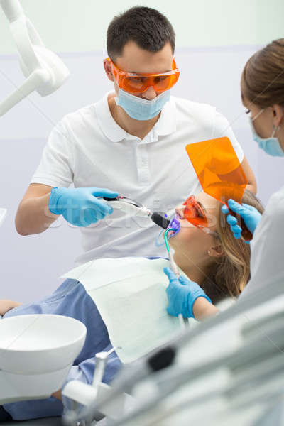 Dziewczyna stomatologia odważny niebieski shirt pacjenta Zdjęcia stock © bezikus