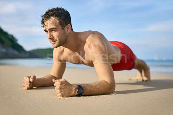 [[stock_photo]]: Guy · formation · plage · fort · bronzé · homme