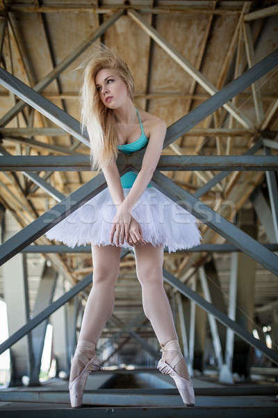 Bevallig ballerina industriële witte brug meisje Stockfoto © bezikus