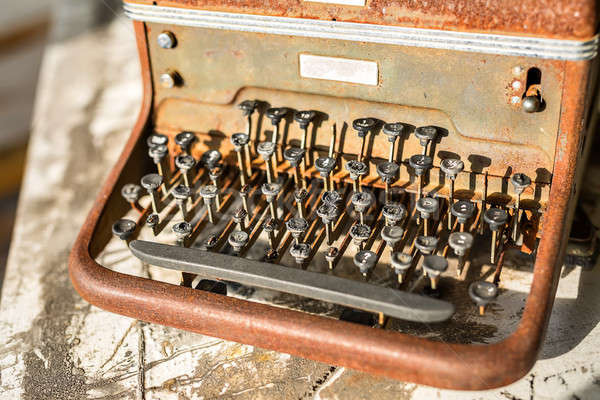 Retro verrostet schäbig Schreibmaschine Jahrgang Holz Stock foto © bezikus