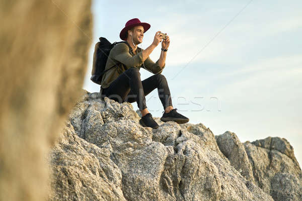 Touristischen entspannenden Freien glücklich guy schwarz Stock foto © bezikus