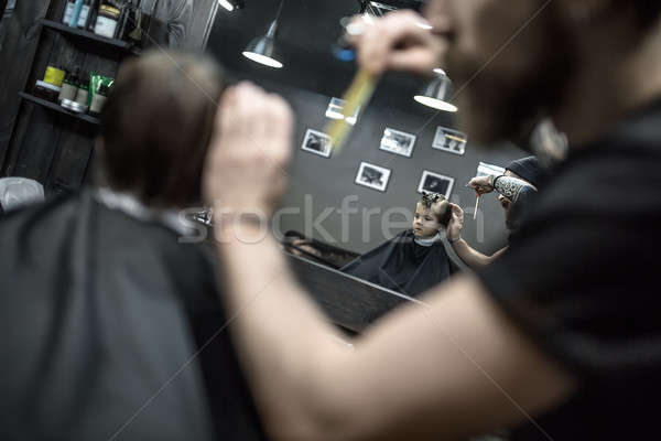 Piccolo ragazzo riflessione specchio piccolo Foto d'archivio © bezikus