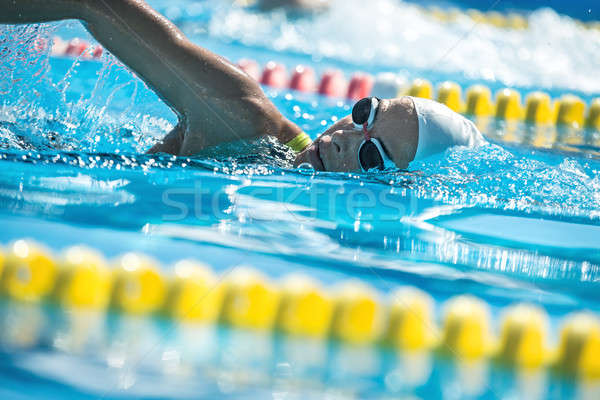 Nuotatore nuotare piscina attrattivo primo piano foto Foto d'archivio © bezikus