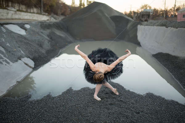 Bailarina grava hermosa agua negro Foto stock © bezikus