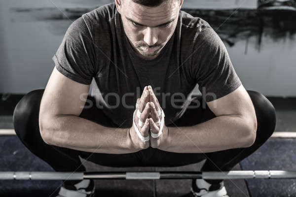 [[stock_photo]]: Préparation · formation · gymnase · homme · barbe