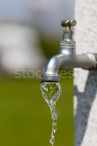 Wasserhahn Wasser fließend Freien Metall Stock foto © bigandt