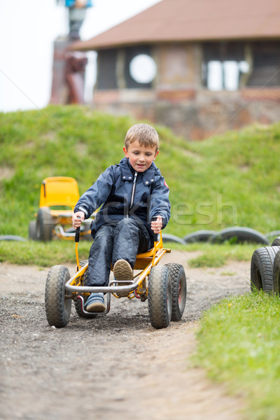 商业照片: 男孩 · 驾驶 ·车· 孩子们