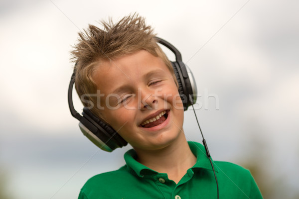 Jongen hoofdtelefoon zingen lied voorjaar kinderen Stockfoto © bigandt