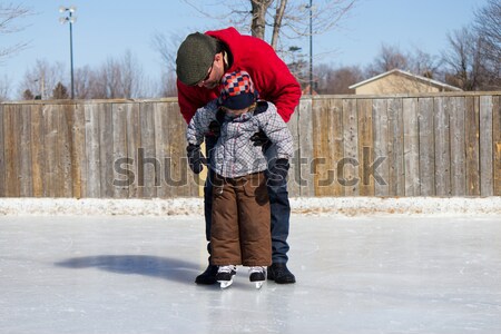 Familie patinaj tata fiu fiica joc Imagine de stoc © bigjohn36