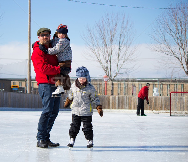 Stockfoto: Gelukkig · gezin · schaatsen · vader · zoon · dochter · spelen