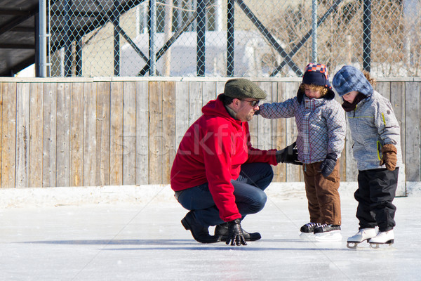 Família patinação ao ar livre inverno Foto stock © bigjohn36