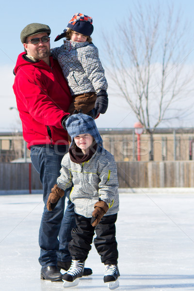 Família feliz patinação filho pai filha jogar Foto stock © bigjohn36