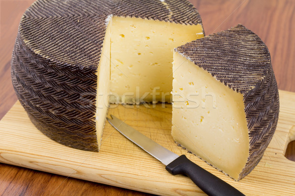 Spaniol brânză special cuţit Imagine de stoc © BigKnell