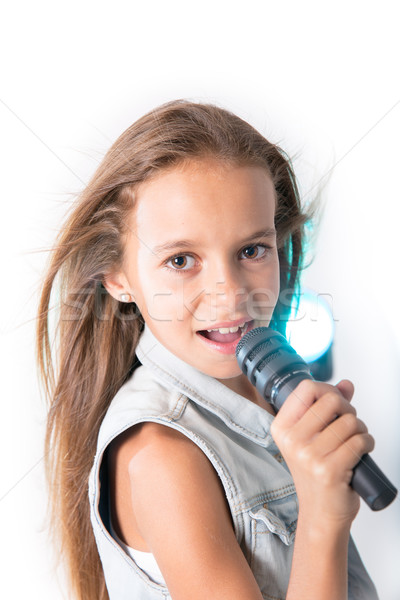 Zdjęcia stock: Młoda · dziewczyna · śpiewu · mikrofon · denim · kurtka