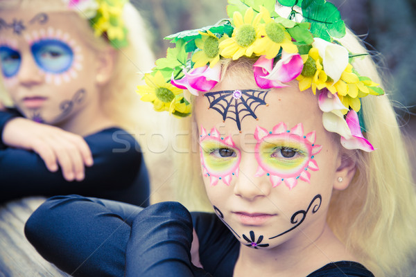 Halloween bliźniak siostra patrząc kamery Zdjęcia stock © BigKnell