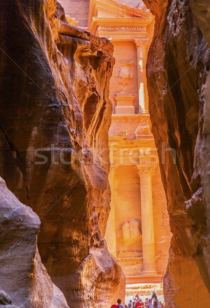 Zewnętrzny żółty skarbiec rano wejście Jordania Zdjęcia stock © billperry