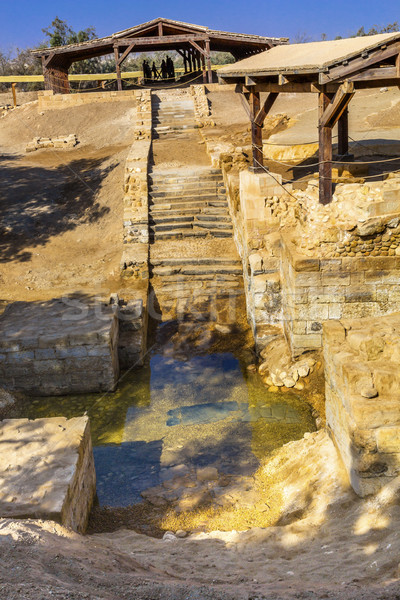 Isus botez râu ruine biserici Imagine de stoc © billperry