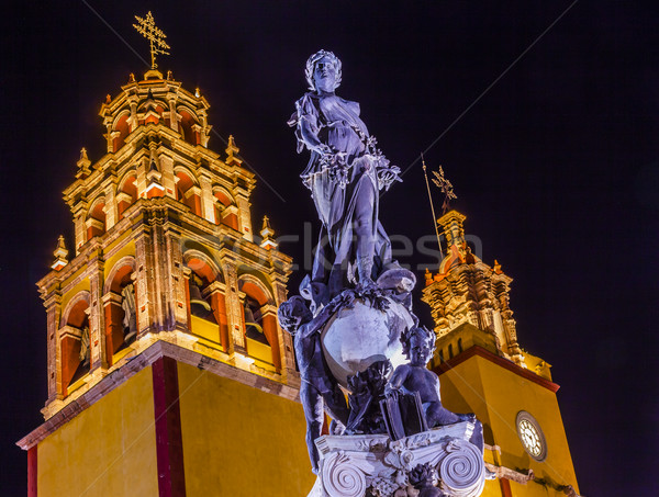 [[stock_photo]]: Paix · statue · dame · basilique · nuit · Mexique