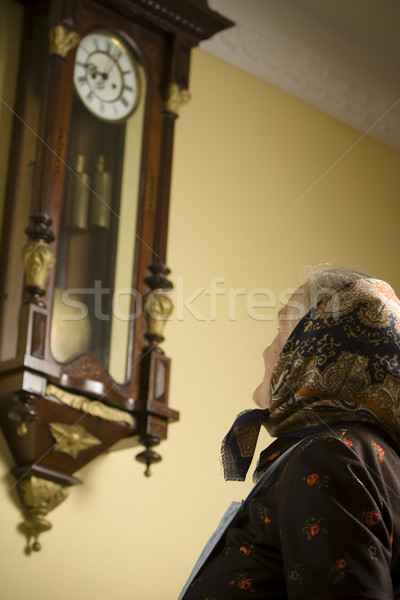 Zeit denken Sachen alte Frau Sitzung groß Stock foto © blanaru