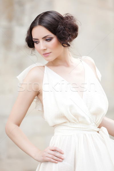 Kegyelmes hattyú gyönyörű nő fehér hosszú ruha Stock fotó © blanaru