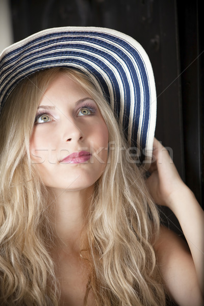 Hoed blond groot metaal deur vrouw Stockfoto © blanaru